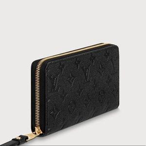 LOUIS VUITTON | black leather zippy